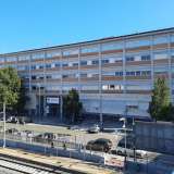 Il fabbricato � visibile nella sua interezza percorrendo il ponte di via Di Vagno che divide il quartiere Madonnella dal rione Japigia